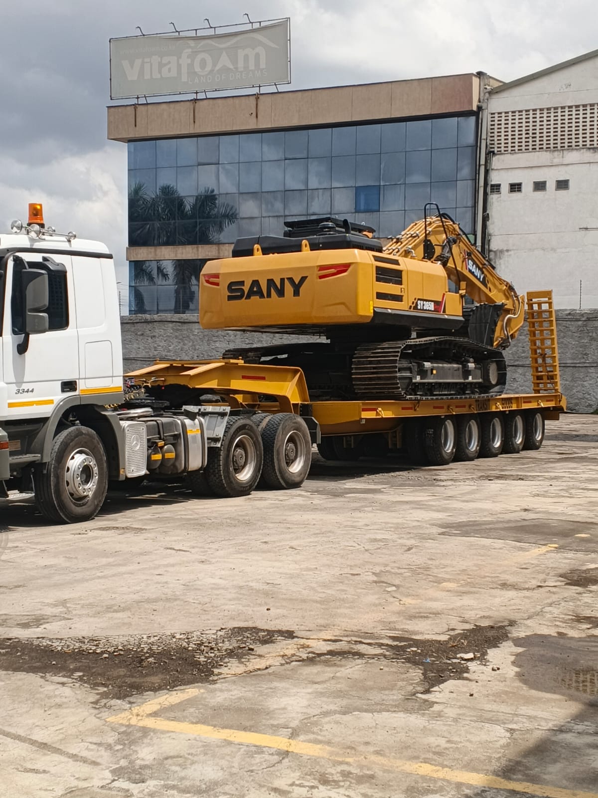 10-tonne low loader services in nairobi